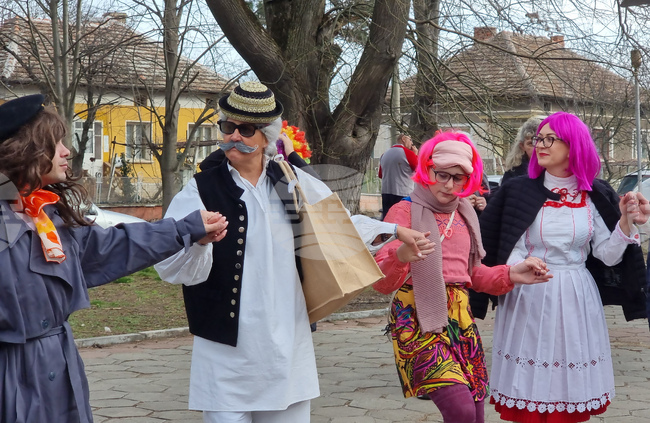 Карнавалният фестивал „Фършанги“ се провежда днес и утре в Бърдарски геран 