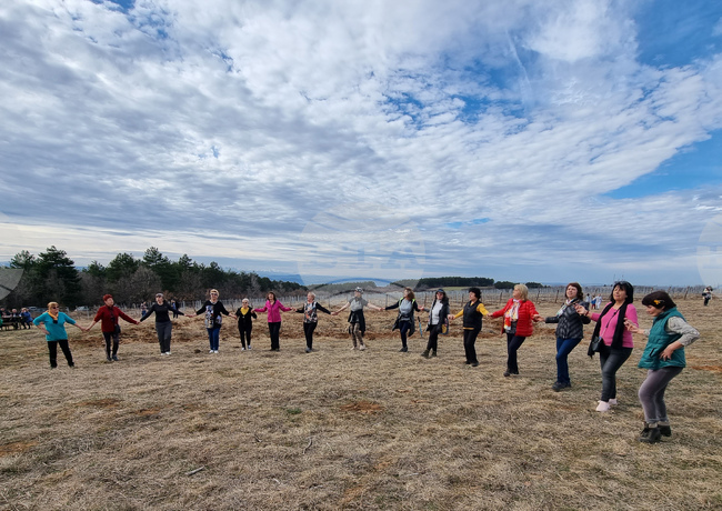 Със „сляпа дегустация“ и търкаляне на бъчви ще посрещнат Трифон Зарезан стопаните на Новите лозя край Арбанаси