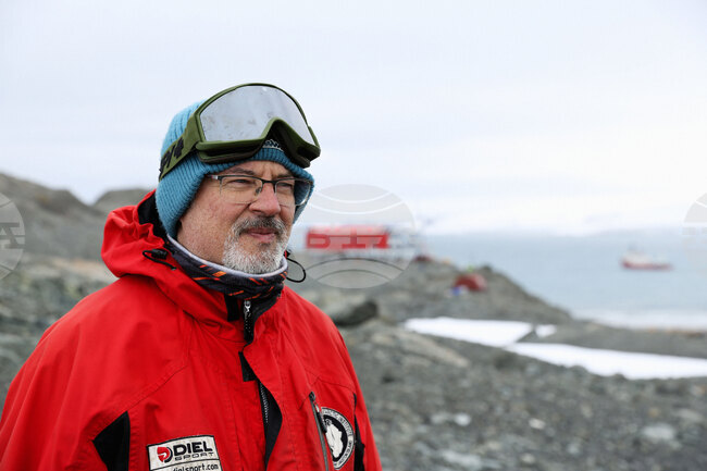  Национална антарктическа експедиция  -  ново водопроводно трасе 