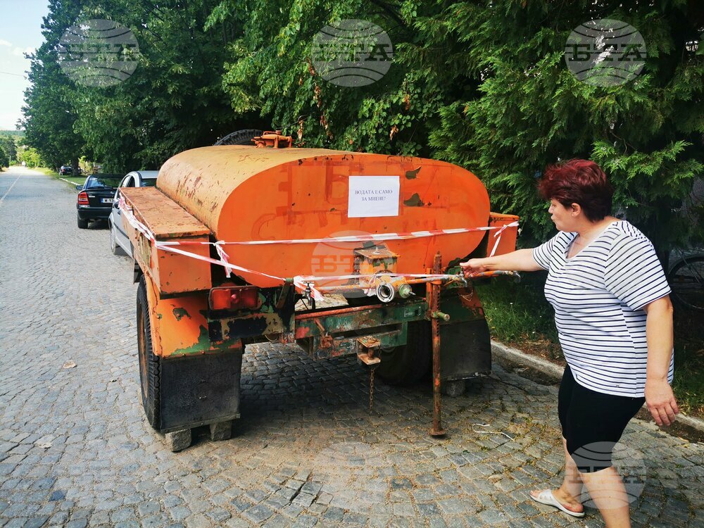 След 10 дни на аварии, в берковското село Замфирово вече има вода