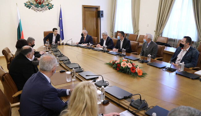 Премиерът Петков пред синдикати в системата на вътрешните работи: Не целим спестявания, а реформи