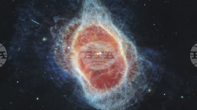 Астрономите наблюдаваха звезда бяло джудже, създаваща цветна ударна вълна