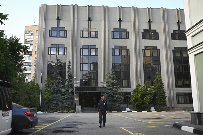 Британец е починал в ареста в Източна Украйна, съобщи официален представител на проруските сепаратисти