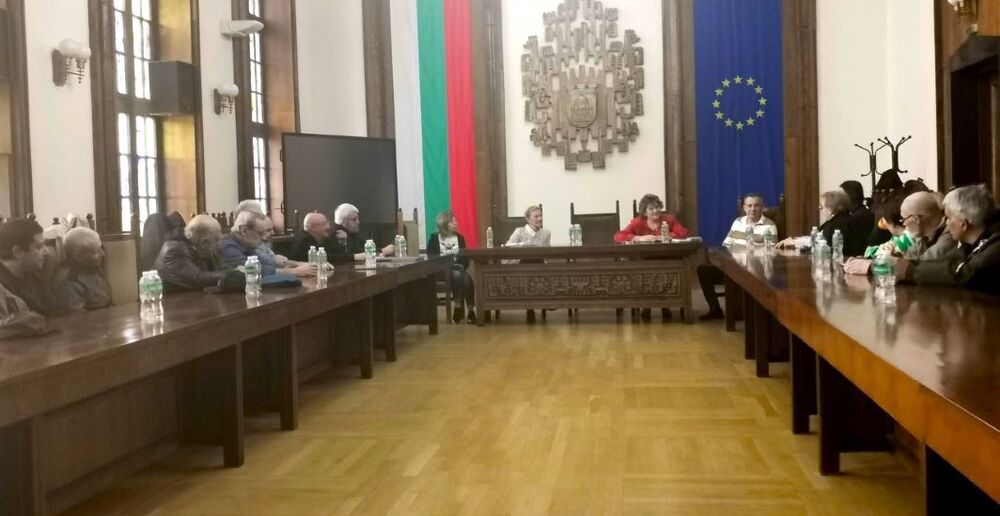 Община Плевен: Дружеството на художниците в Плевен проведоха работна среща с ресорния заместник-кмет и отдел „Култура“