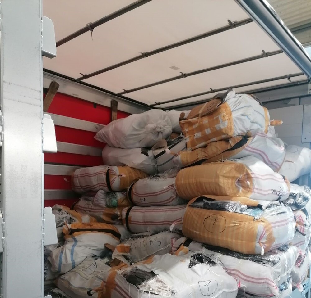 Над 27 хил. стоки, имитации на световни марки, са задържани на митническия пункт „Капитан Андреево“ на входящото трасе от Турция