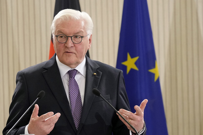 Президентът на Германия няма да поздрави Путин; Дейвид Камерън: "Не така изглеждат свободните и честни избори"