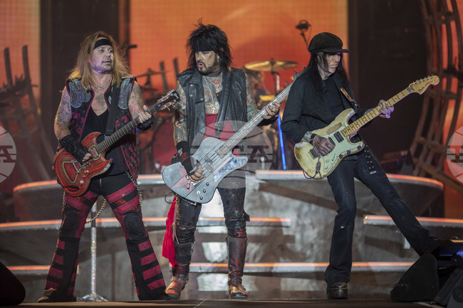 "Мотли Крю" спечелиха съдебния спор с основателя и китариста на групата Мик Марс