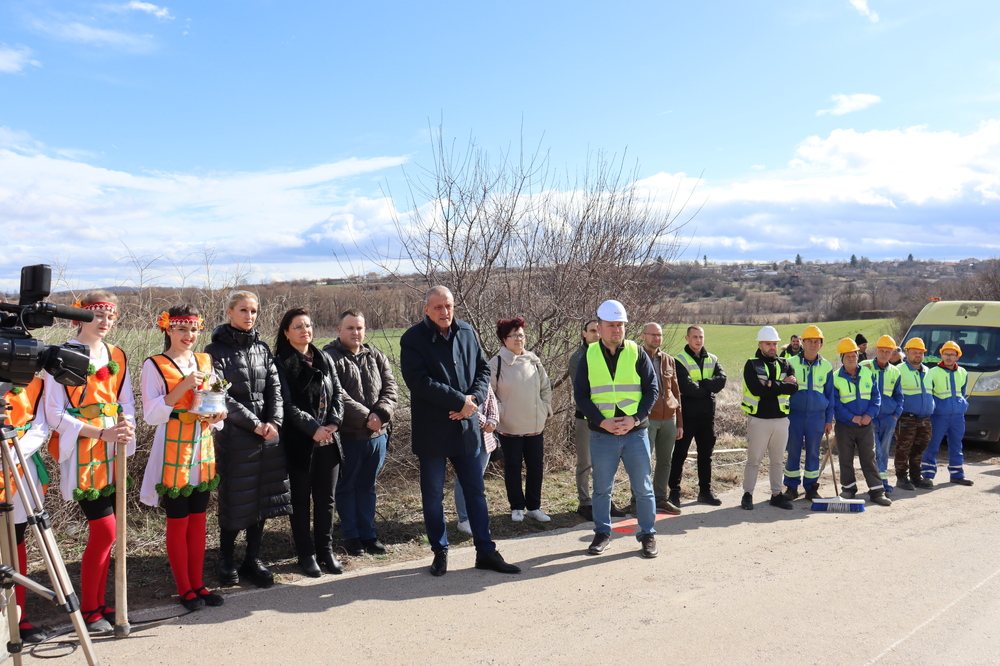 Община Попово проведе церемония „Първа копка“ по проект: „Реконструкция и рехабилитация на общински път TGV 1128“, кв. Сеячи