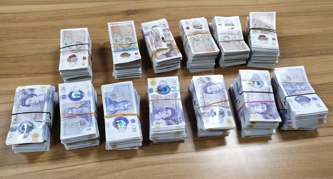Недекларирана валута за над 900 000 лева откриха митническите служители на МП Лесово в шофьорските кабини на два камиона
