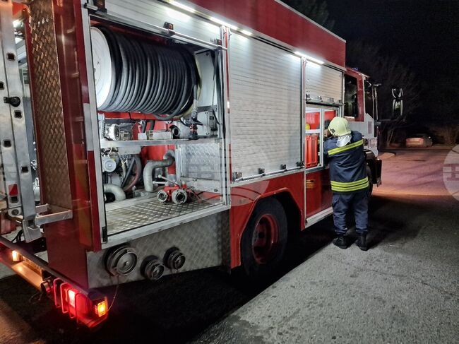 Задържаха трима мъже за палеж на товарен автомобил във видинското село Чичил