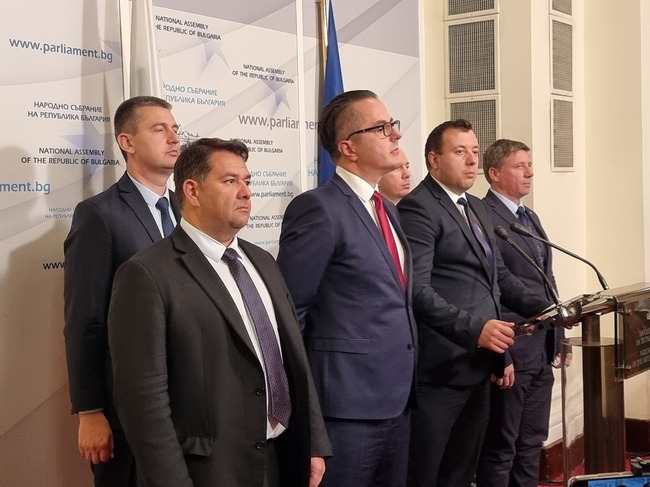 От "Възраждане" предлагат по-строги санкции за водачи, причинили пътно произшествие с пострадали на тротоар или спирка