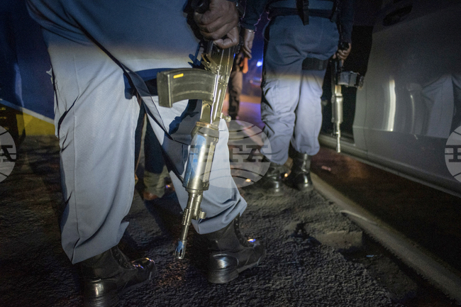 Девет убити и 10 ранени при стрелба в Южна Африка, полицията издирва заподозрените 