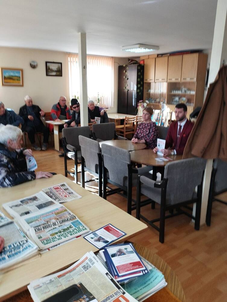 АП – Варна: Пенсионери от Генерал Тошево се срещнаха с прокурори от Окръжната и Районната прокуратури в Добрич и разговаряха с тях за телефонните измами