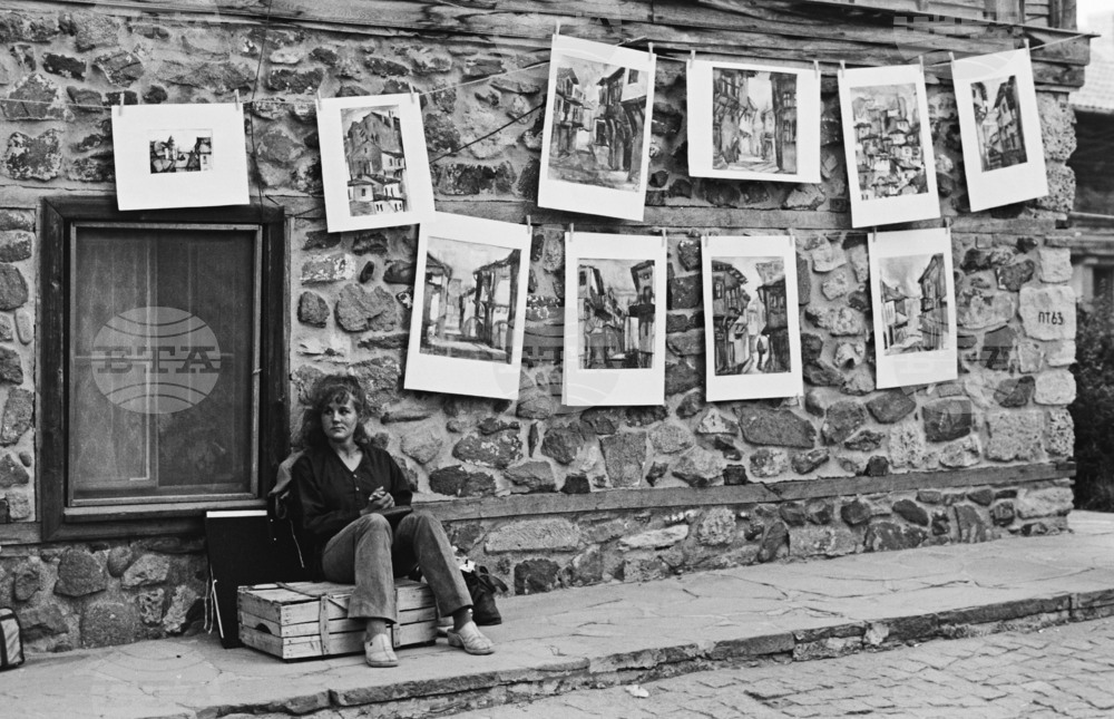 Journalist Ivan Bakalov Presents Photo Exhibition "Old Sozopol - 40 Years Ago"