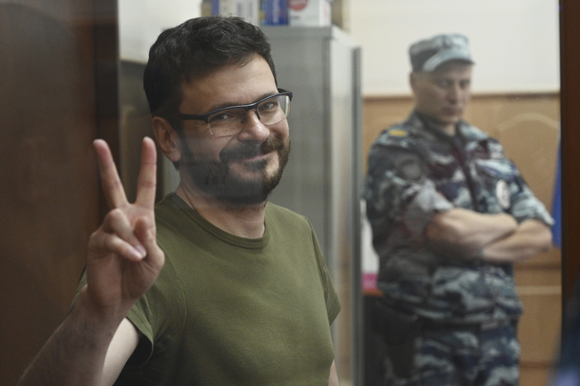 Съд в Москва остави за два месеца под стража руски опозиционен политик, разследван за "невярна информация" за руската армия