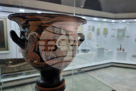 Бургас - Археологически музей - камбановиден червенофигурен кратер