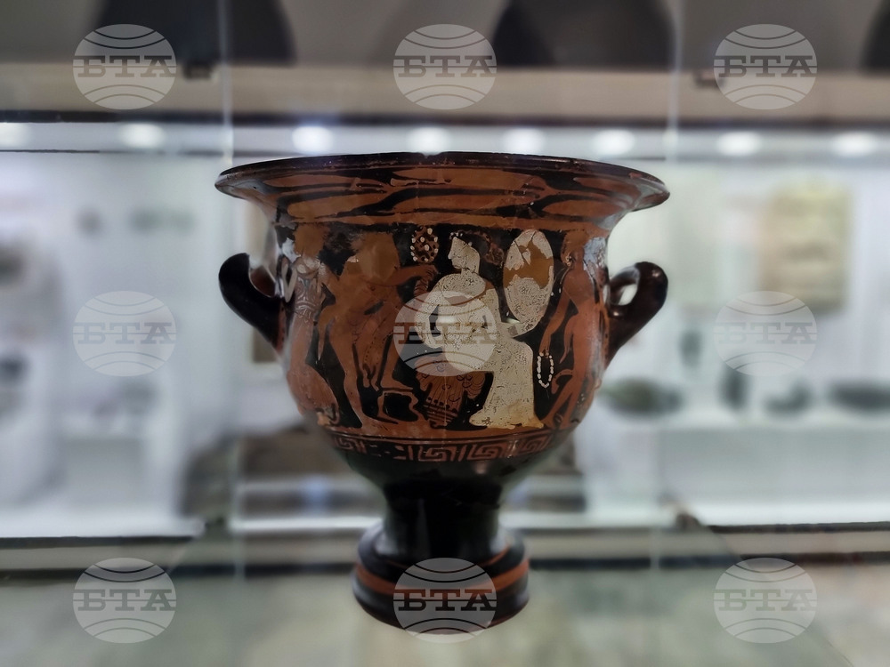 Бургас - Археологически музей - камбановиден червенофигурен кратер
