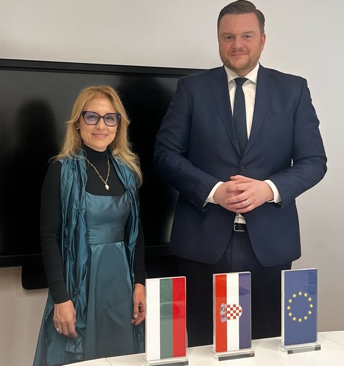 Българският министър на иновациите обсъжда възможностите за инвестиции с хърватското правителство и производителя на автомобили