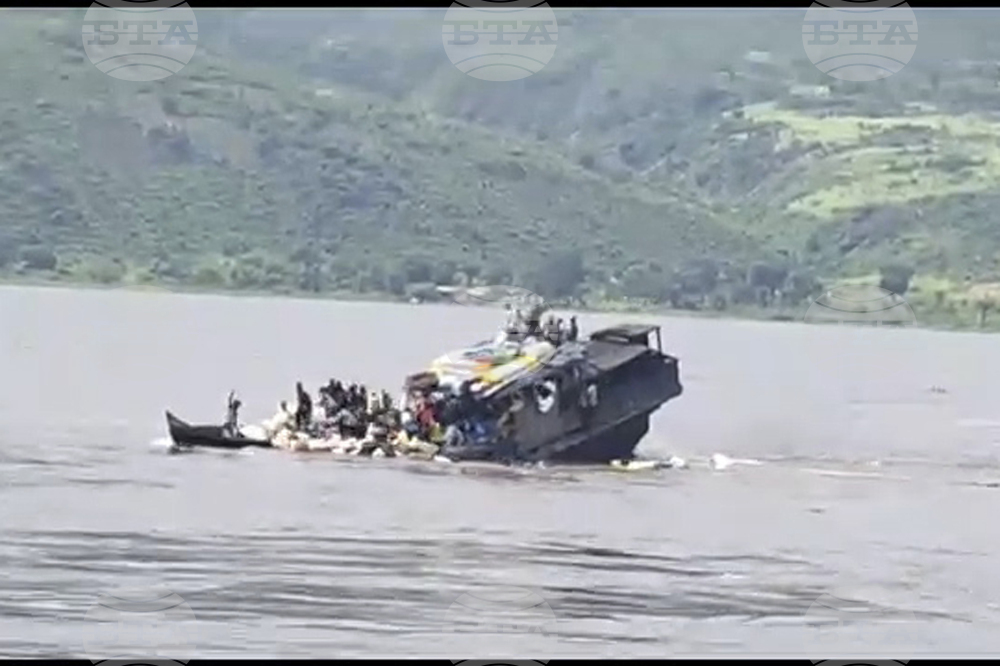 Най-малко 20 души са загинали, а няколко остават в неизвестност след като лодка се преобърна в северозападната част на ДР Конго 