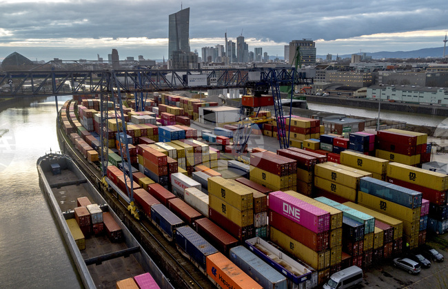 Излишъкът по текущата сметка на еврозоната намалява до 9 млрд. евро през ноември