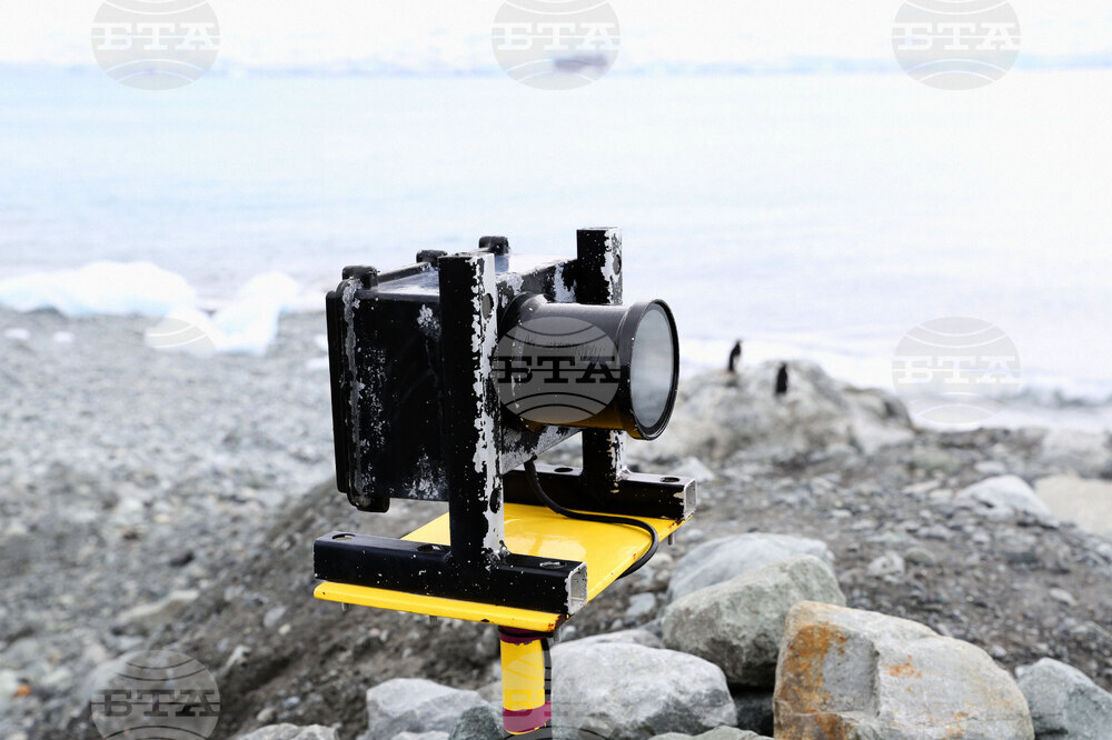 Engineer at Bulgarian Antarctic Base Presents Device, Process of Creating Measurement System for Recording Atmospheric Parameters of Glaciers