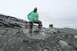 Engineer at Bulgarian Antarctic Base Presents Device, Process of Creating Measurement System for Recording Atmospheric Parameters of Glaciers