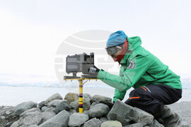 Engineer at Bulgarian Antarctic Base Presents Device, Process of Creating Measurement System for Recording Atmospheric Parameters of Glaciers