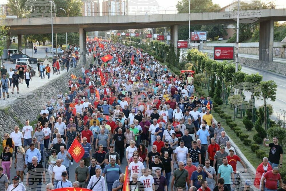 Поредна вечер на протести в Скопие в навечерието на заседанието на парламента, който ще обсъди преговорната рамка