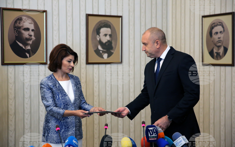 Румен Радев - Десислава Атанасова - мандат