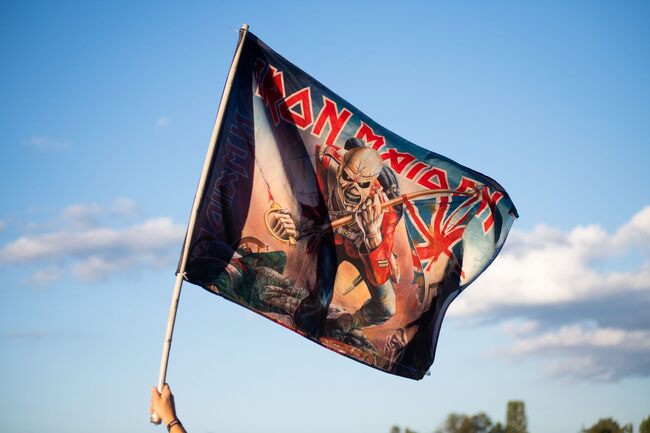 Юбилейна монета по случай 50-годишнината на хеви метъл групата „Айрън мейдън“ излиза във Великобритания