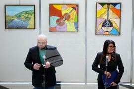 Парламент - Благотворителна изложба „С любов към цветовете“