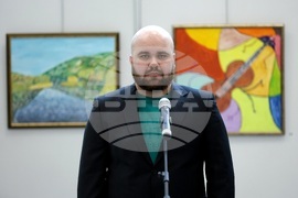 Парламент - Благотворителна изложба „С любов към цветовете“