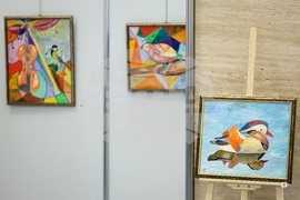 Парламент - Благотворителна изложба „С любов към цветовете“