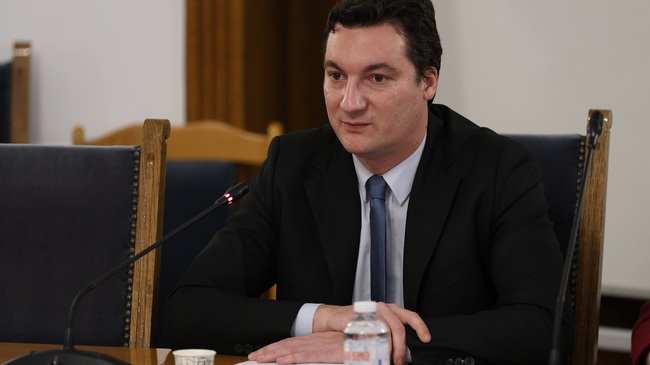President Radev's Legal Affairs Secretary to Resign over Euro Referendum Proposal
