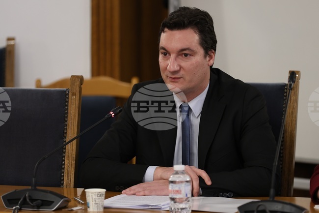 President Radev's Legal Affairs Secretary to Resign over Euro Referendum Proposal