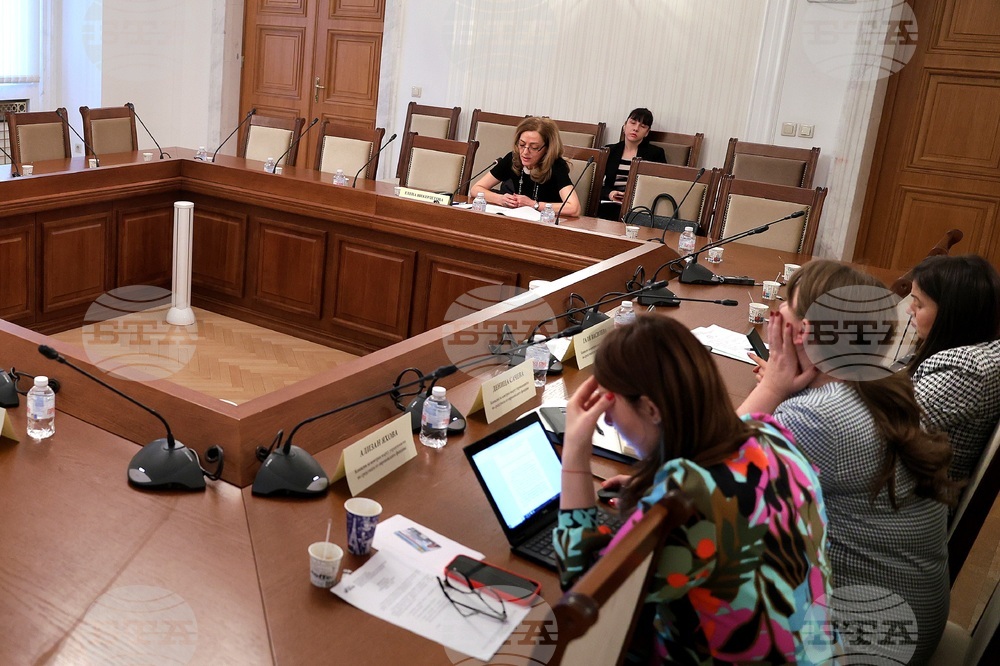 Парламент -  Комисия за контрол върху управлението на средствата от европейските фондове