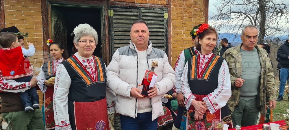 За първа година по повод Трифон Зарезан се състоя ритуално зарязване на лозята в Павел баня