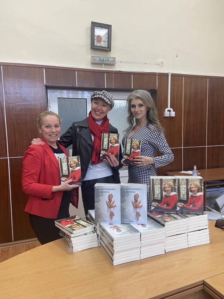 Писателката Гергана Тодорова стартира две инициативи с подкрепата на кмета на Община Симитли - Апостол Апостолов