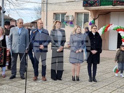 Село Покрайна - Румен Радев - посещение - зарязване на лозята