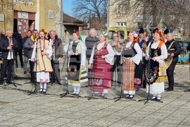 Село Покрайна - Румен Радев - посещение - зарязване на лозята