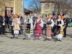 Село Покрайна - Румен Радев - посещение - зарязване на лозята