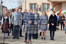 Село Покрайна - Румен Радев - посещение - зарязване на лозята