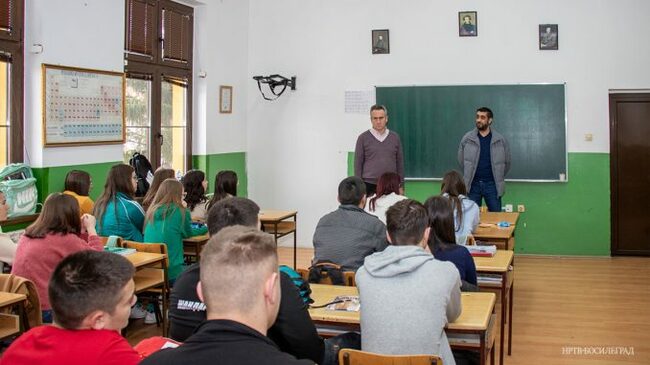 Организираха допитване сред абитуриентите в Босилеград относно желанието им да продължат образованието си в български университети