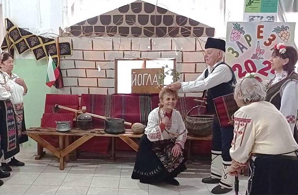 Община Ловеч: В Йоглав си избраха Царица на лозята на Зарезан