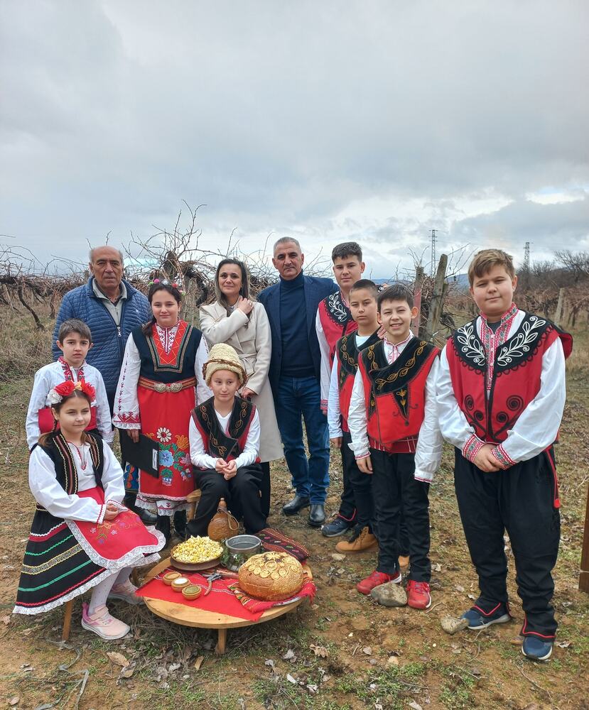 С ритуално зарязване на лозята в Гурково ще поставят началото на лозарската нова година