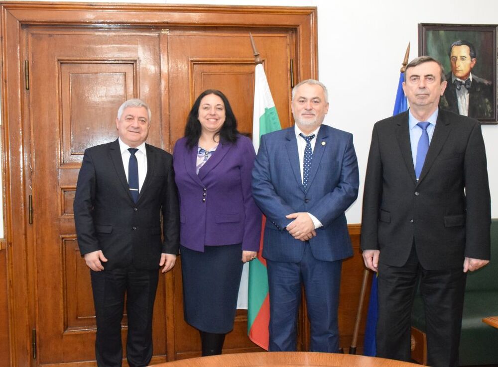 Русенски университет „Ангел Кънчев“: Ректорът на румънския университет "Константин Бранкуши" посети Русенския университет