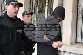 Варна - мярка за неотклонение - общински служител