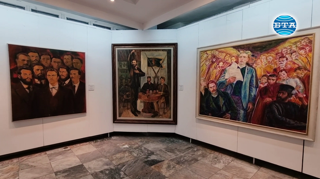 Две изложби, посветени на 151-годишнината от гибелта на Васил Левски, са подредени в художествена галерия „Проф. Теофан Сокеров“ в Ловеч