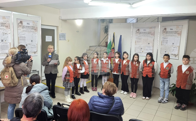 Перник - Изложбата „Гледай народната работа повече от всичко друго, повече и от себе си да я уважаваш!“