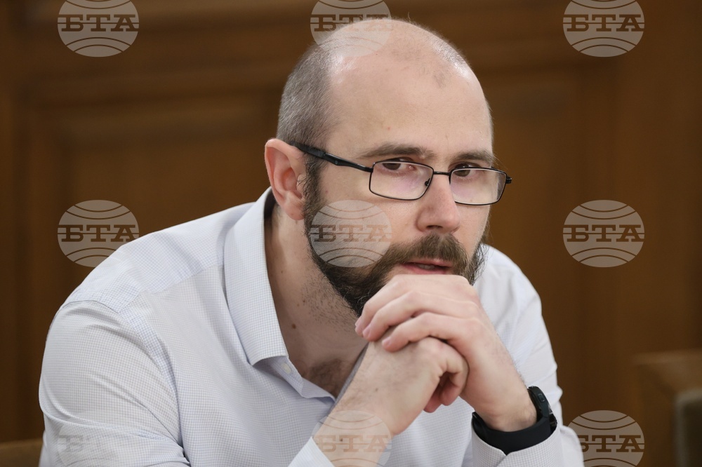 Парламент - Временна комисия за проверка на факти и обстоятелства, свързани с дейността на групата около Мартин Божанов